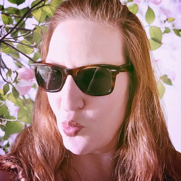 Hello! I’m Karen, Ambassador II. 🤗😎 - Picture 3 of 10